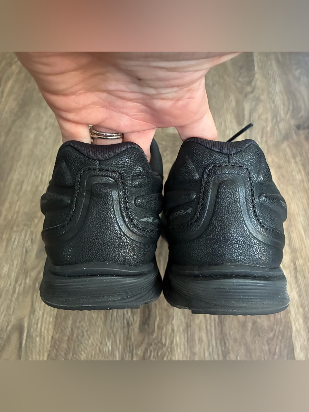 Altra TORIN 5 LEATHER Running Shoe in Black - Picture 6 of 8